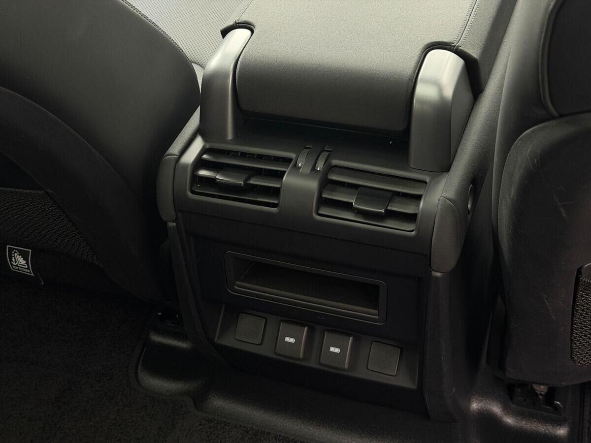 Land Rover Defender 110 Defender 110 Gallery Image