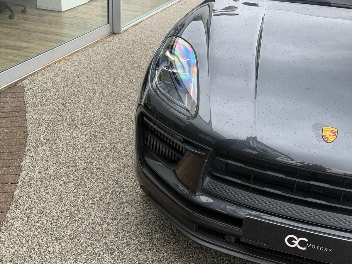 Porsche Macan Macan Gallery Image