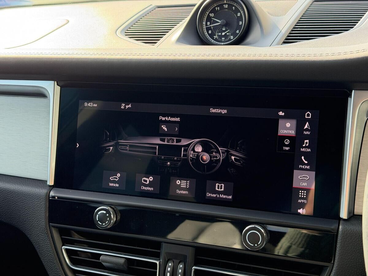 Porsche Macan Macan Gallery Image