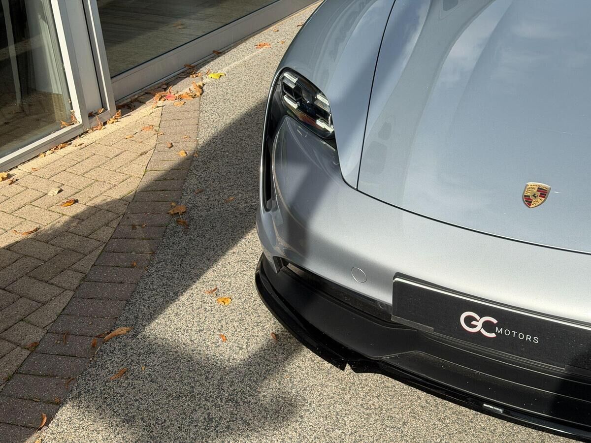 Porsche Taycan Taycan Gallery Image