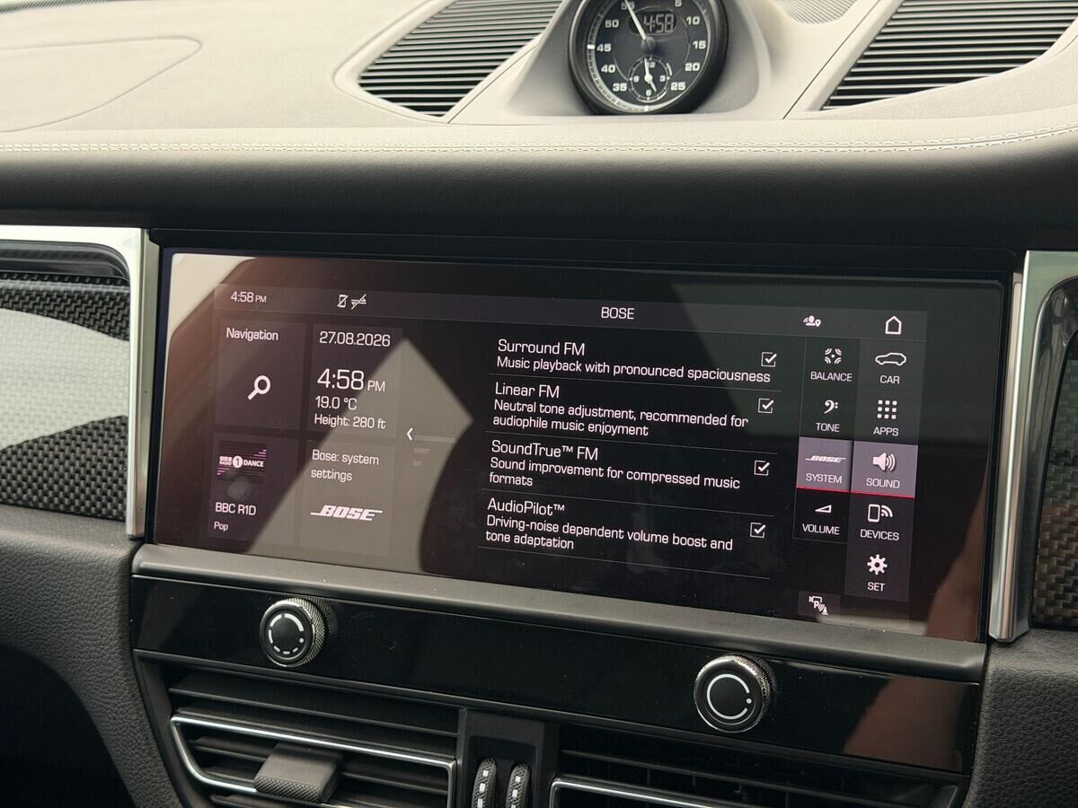 Porsche Macan Macan Gallery Image