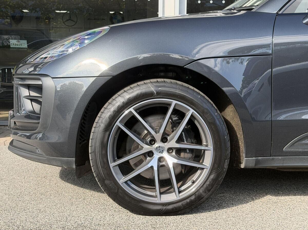Porsche Macan Macan Gallery Image
