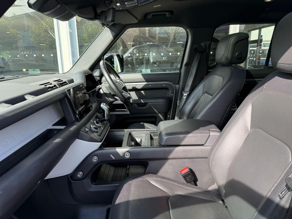 Land Rover Defender 110 Defender 110 Gallery Image