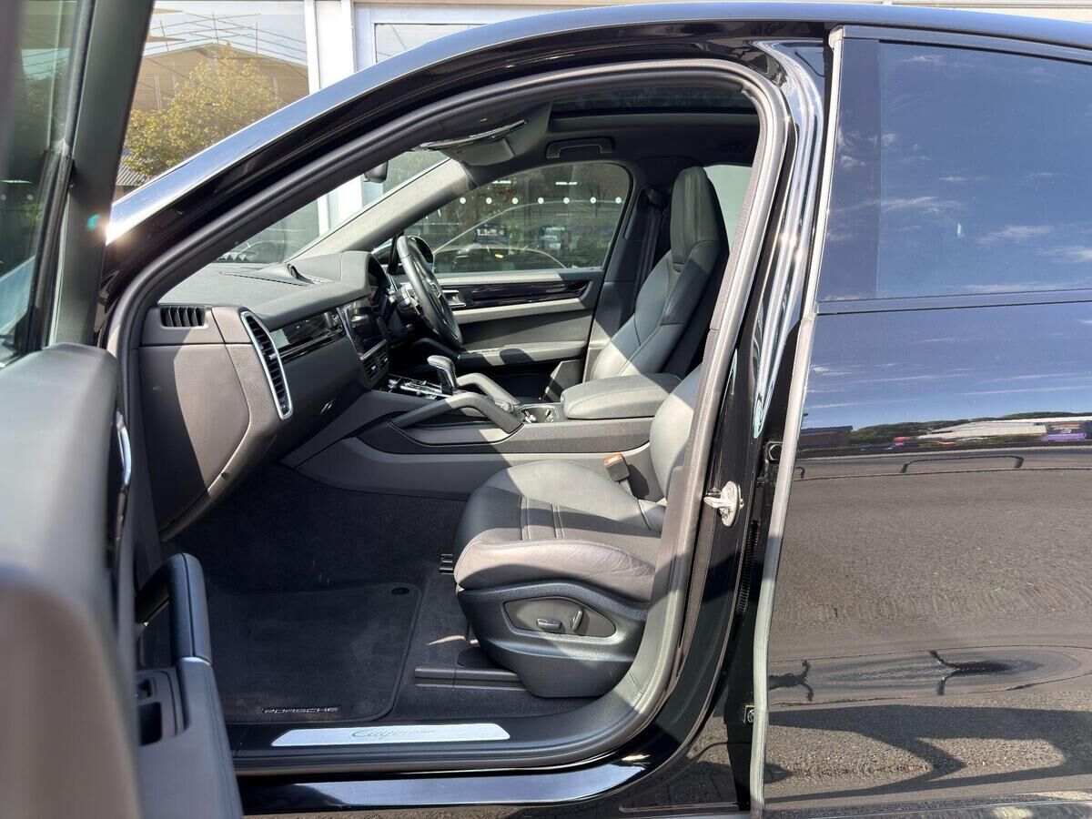 Porsche Cayenne Cayenne Gallery Image