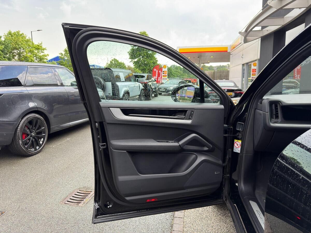 Porsche Cayenne Cayenne Gallery Image