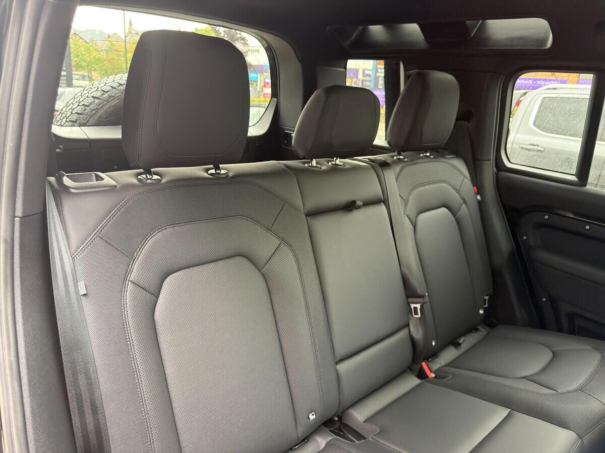 Land Rover Defender 110 Defender 110 Gallery Image