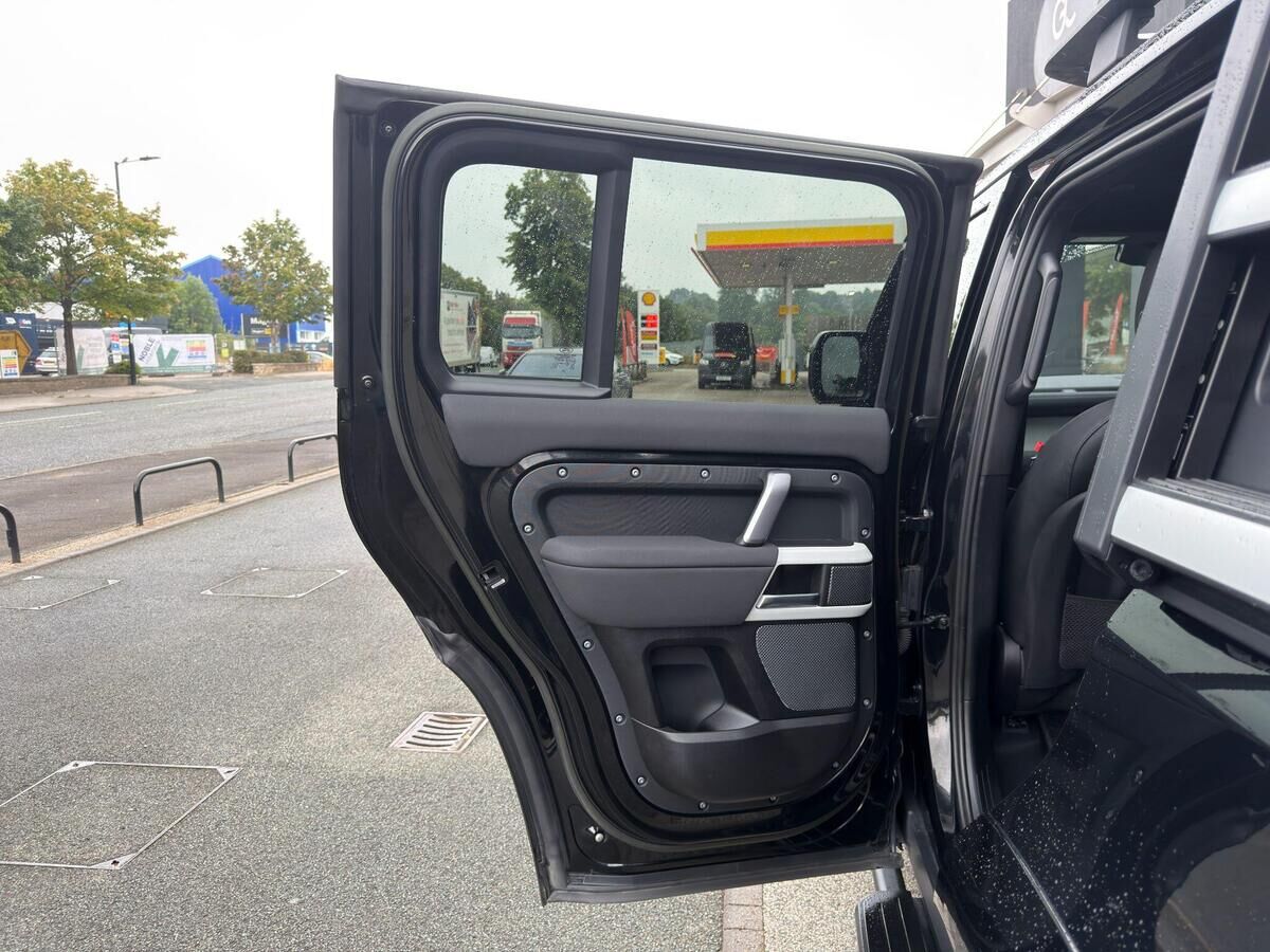 Land Rover Defender 110 Defender 110 Gallery Image