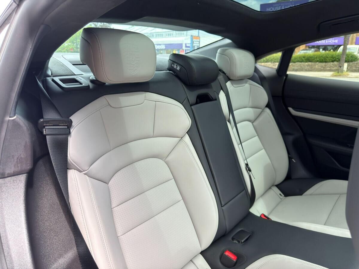 Porsche Taycan Taycan Gallery Image