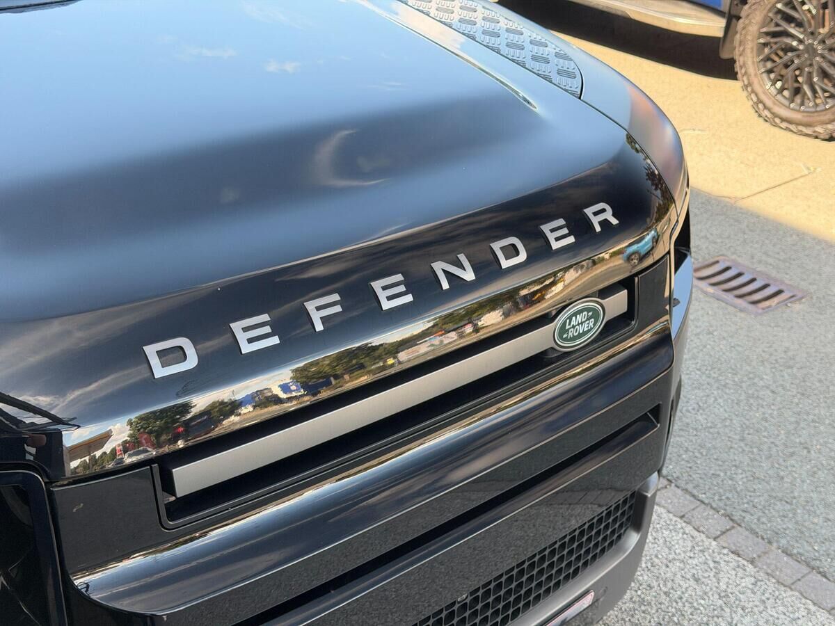 Land Rover Defender 110 Defender 110 Gallery Image