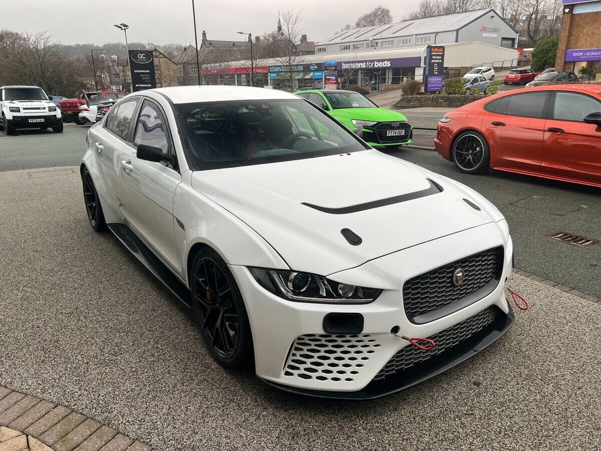 Jaguar XE XE Gallery Image