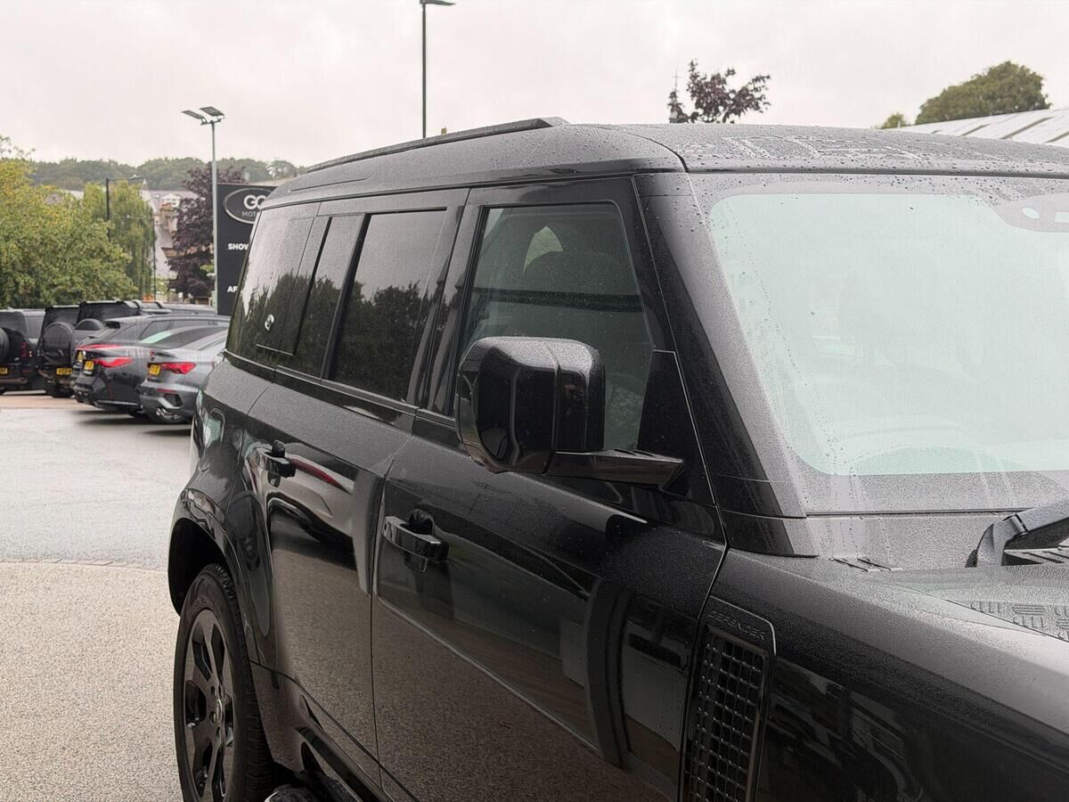 Land Rover Defender 110 Defender 110 Gallery Image