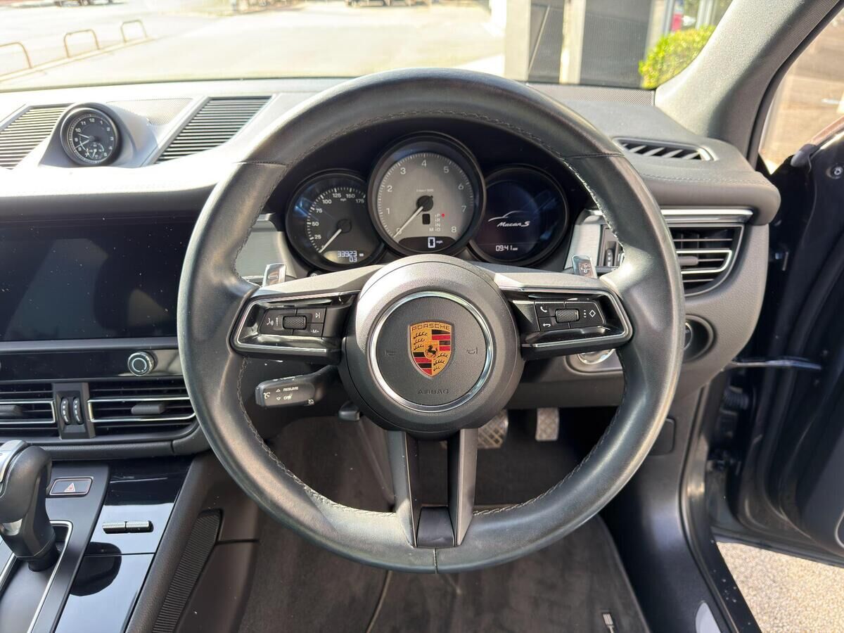 Porsche Macan Macan Gallery Image
