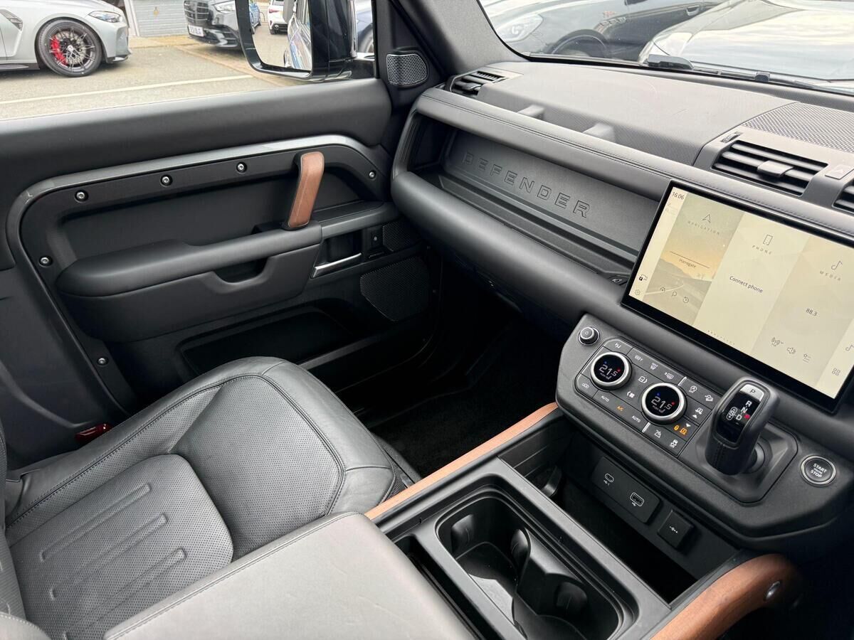 Land Rover Defender 90 Defender 90 Gallery Image