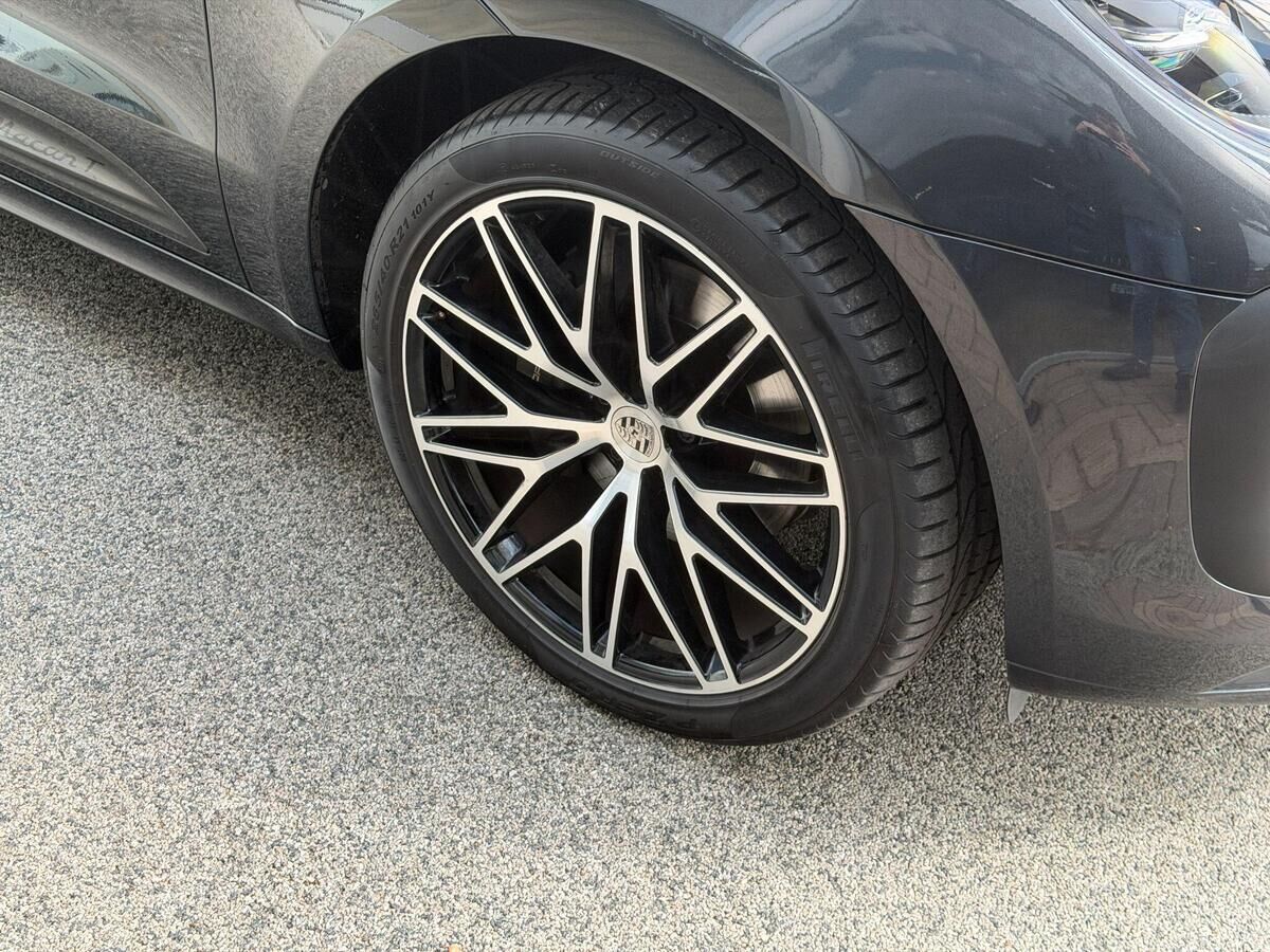 Porsche Macan Macan Gallery Image