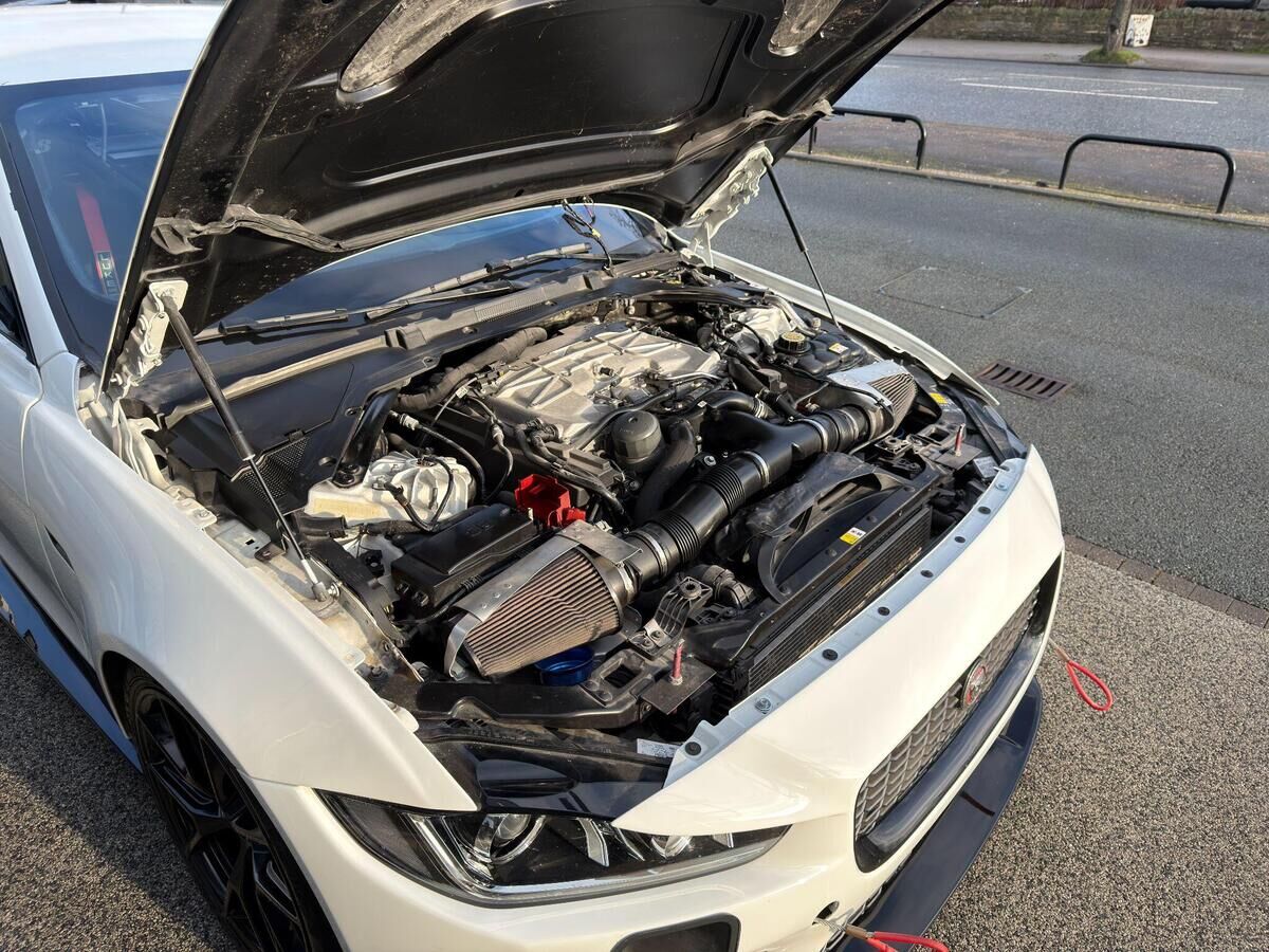 Jaguar XE XE Gallery Image