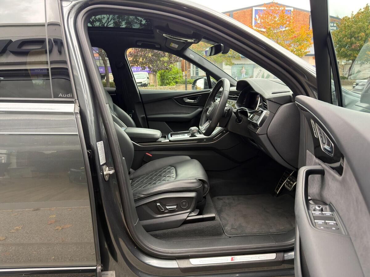 Audi SQ7 SQ7 Gallery Image