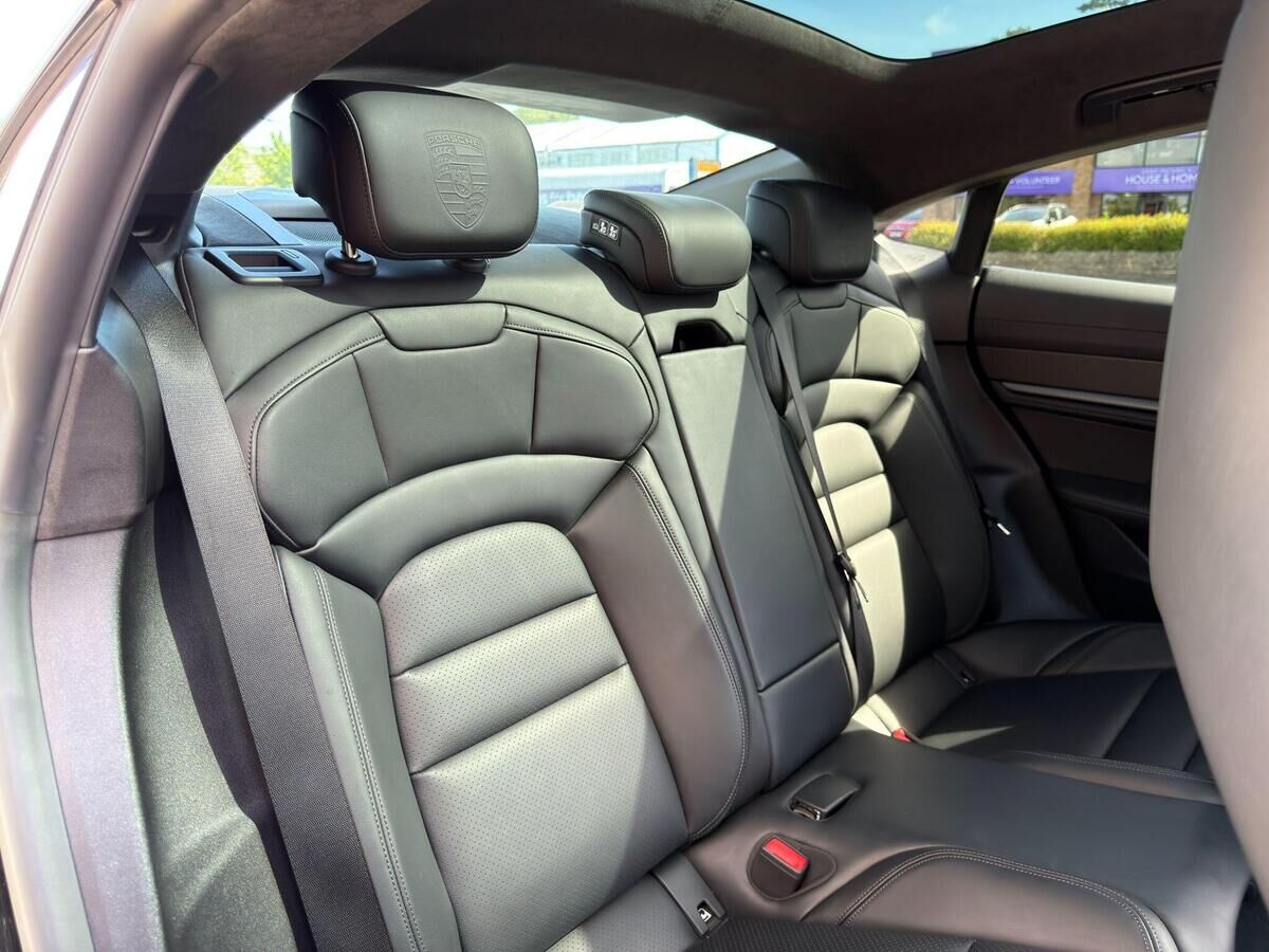 Porsche Taycan Taycan Gallery Image