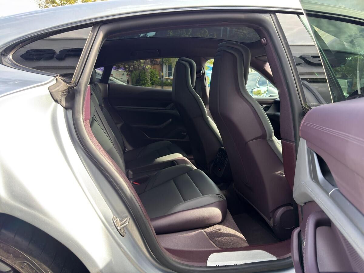 Porsche Taycan Taycan Gallery Image