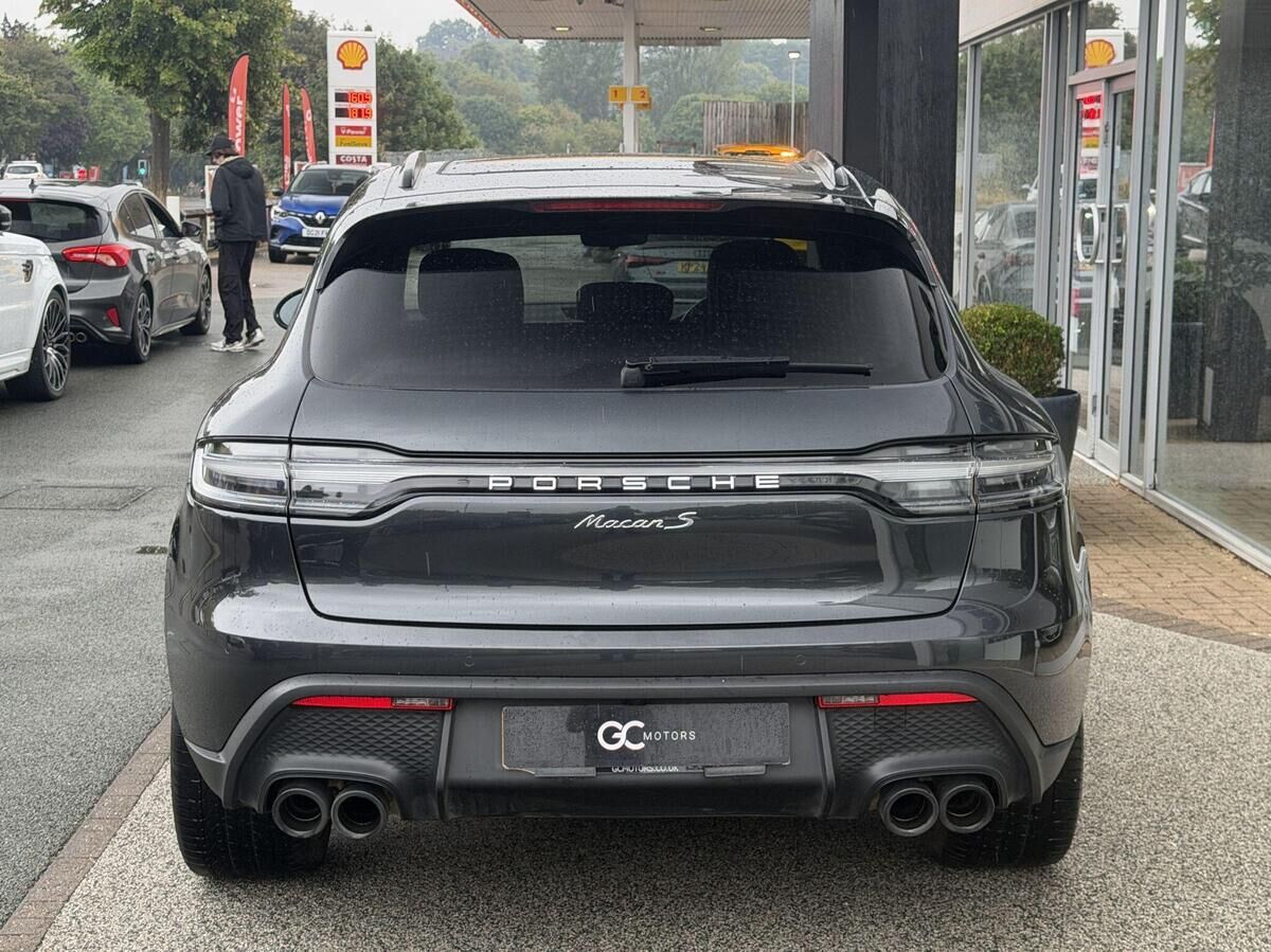 Porsche Macan Macan Gallery Image