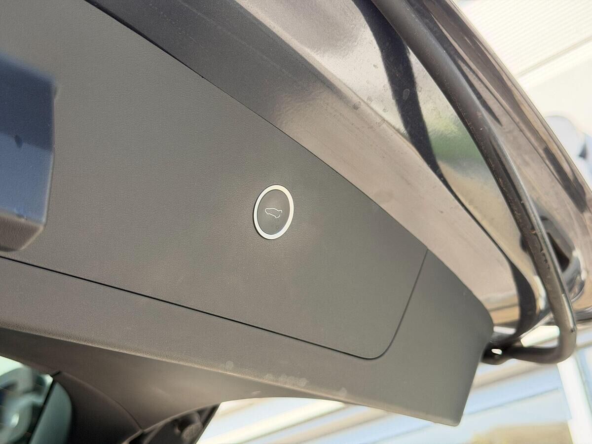 Tesla Model X Model X Gallery Image