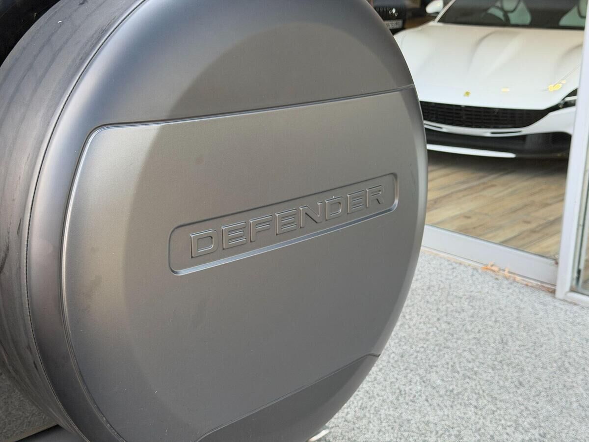 Land Rover Defender 110 Defender 110 Gallery Image