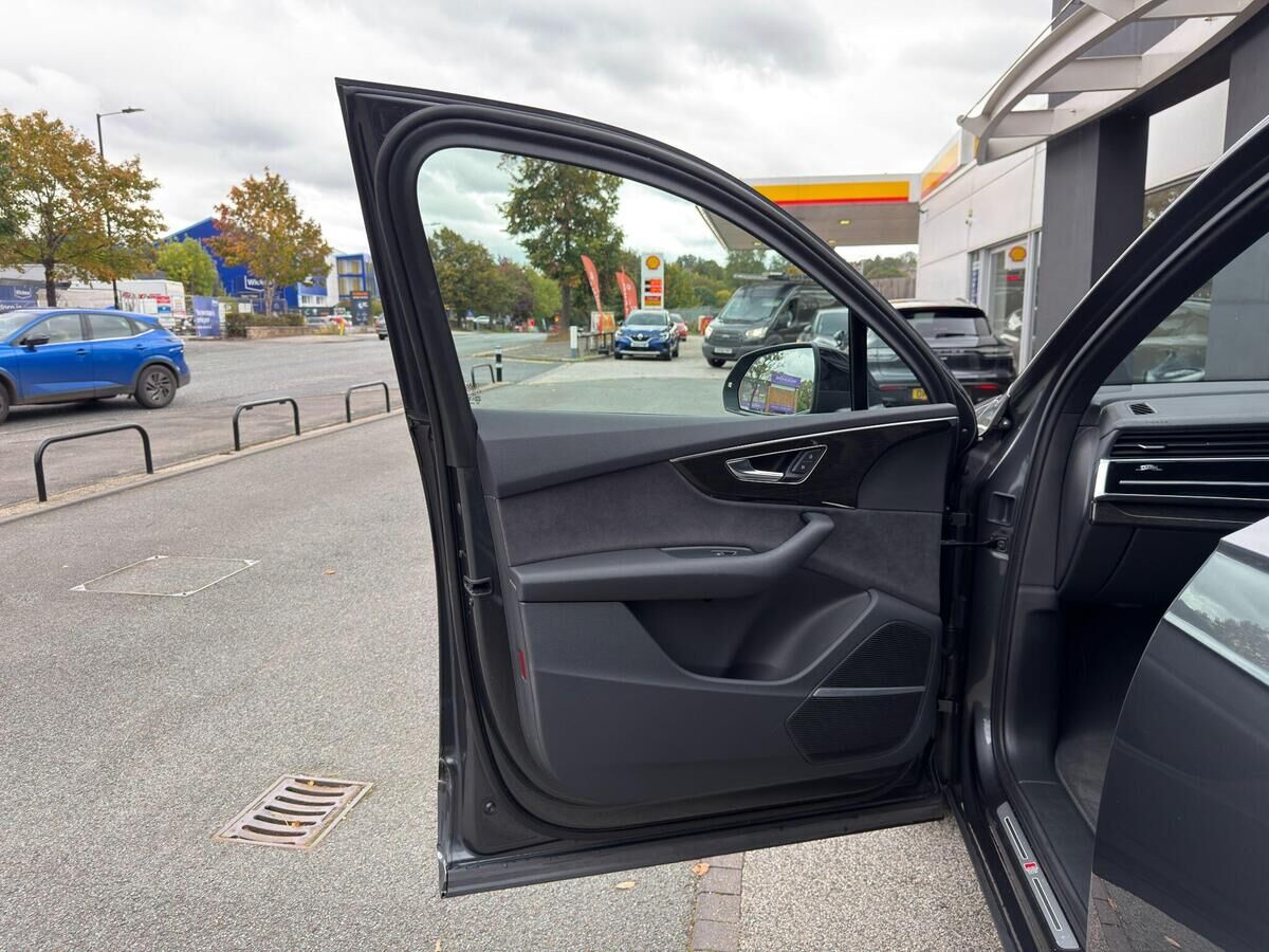 Audi SQ7 SQ7 Gallery Image