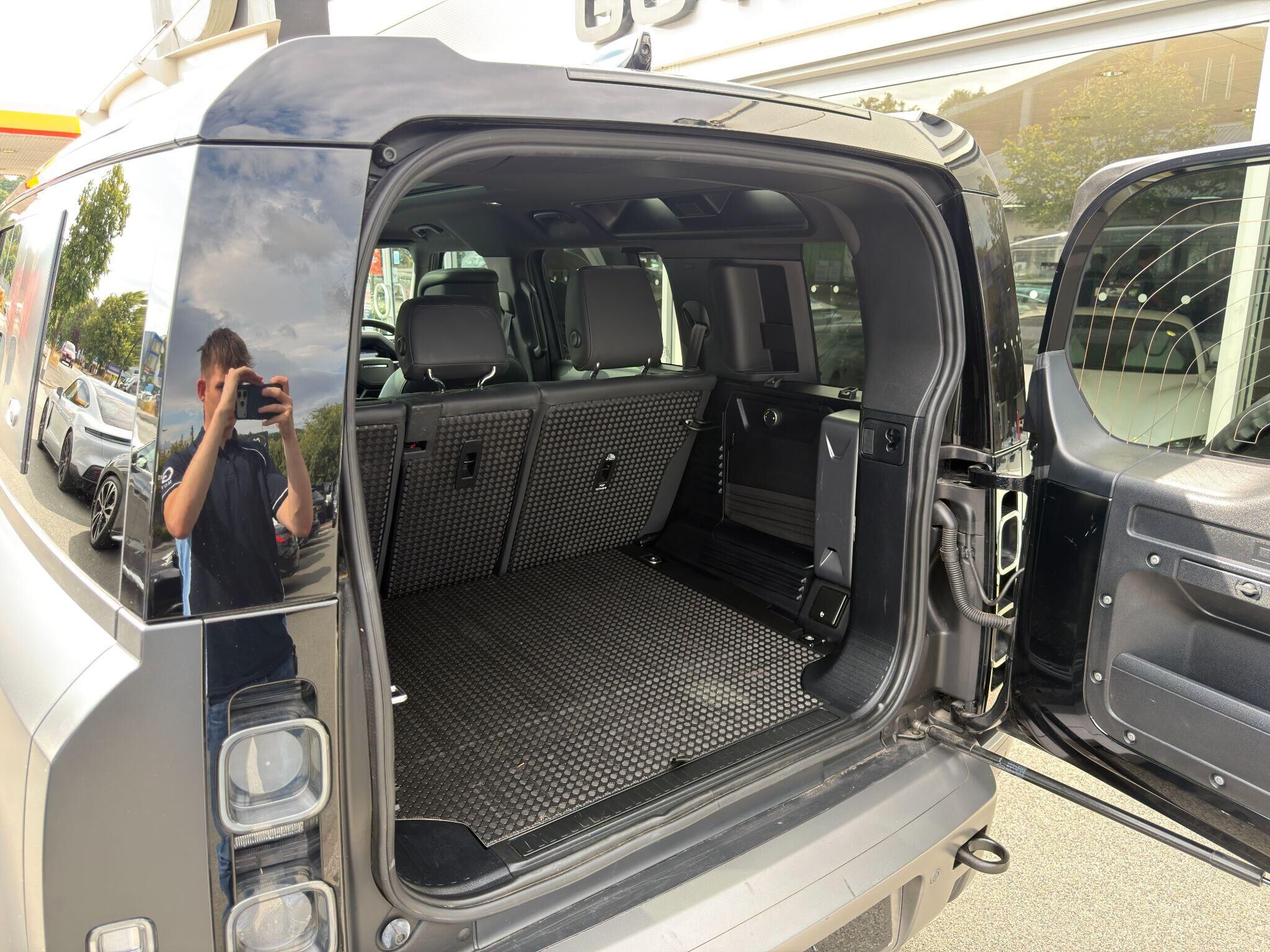 Land Rover Defender 110 Defender 110 Gallery Image
