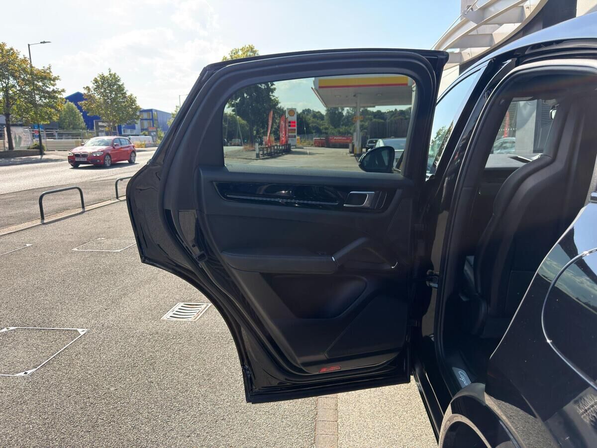 Porsche Cayenne Cayenne Gallery Image