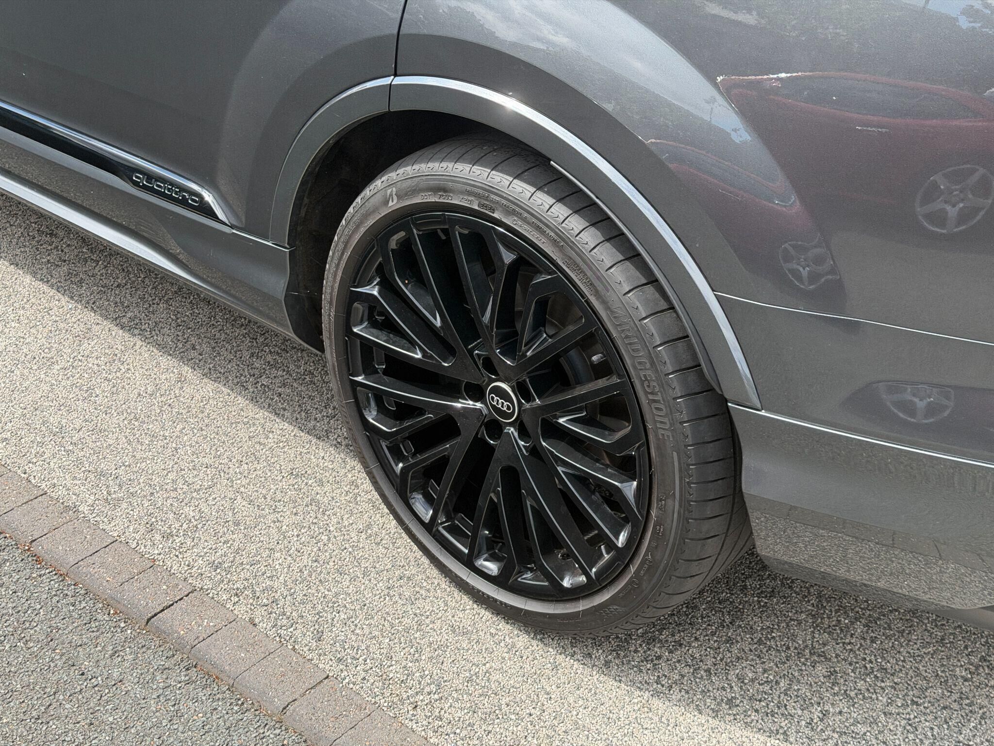 Audi SQ7 SQ7 Gallery Image