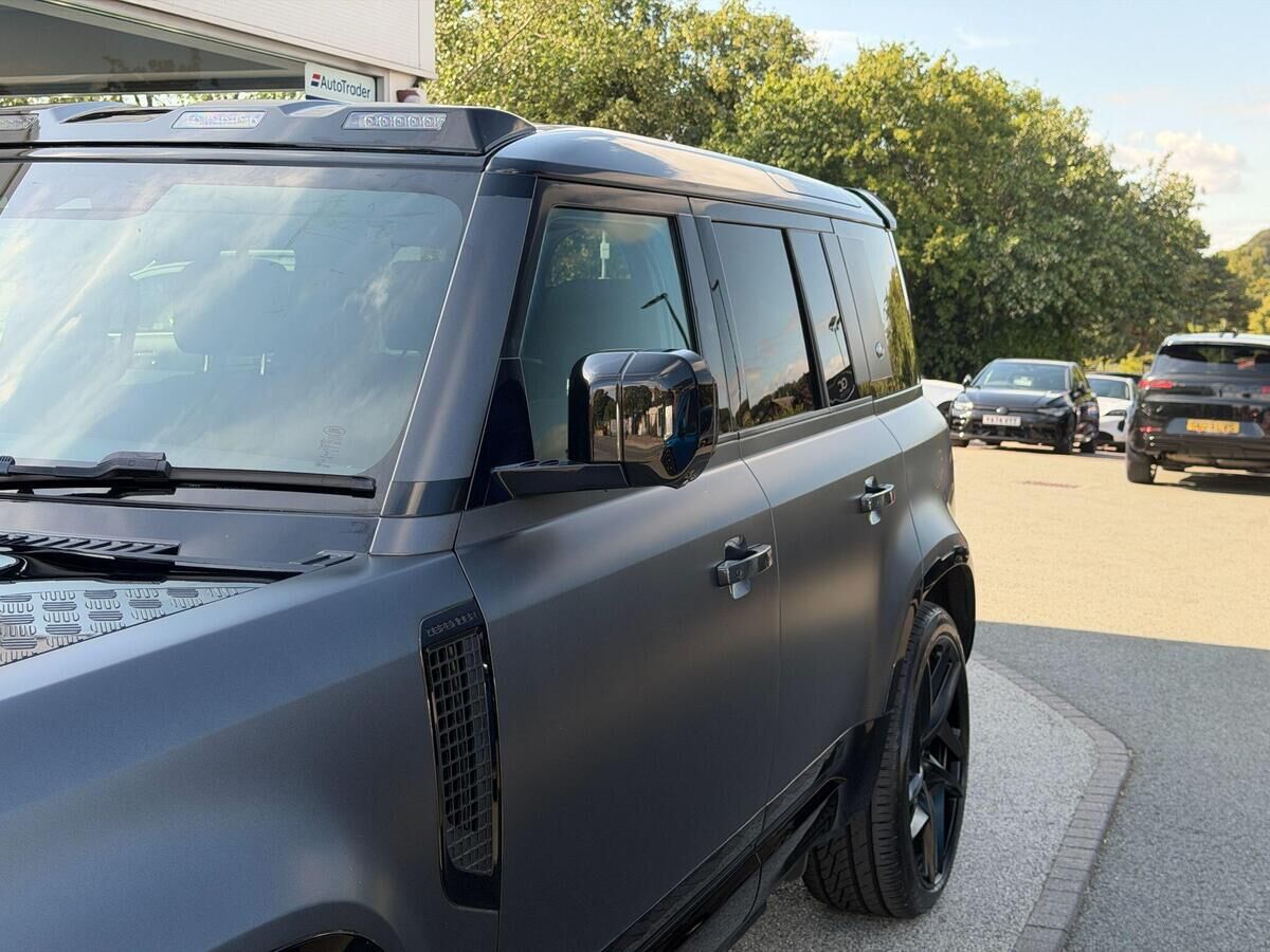 Land Rover Defender 110 Defender 110 Gallery Image