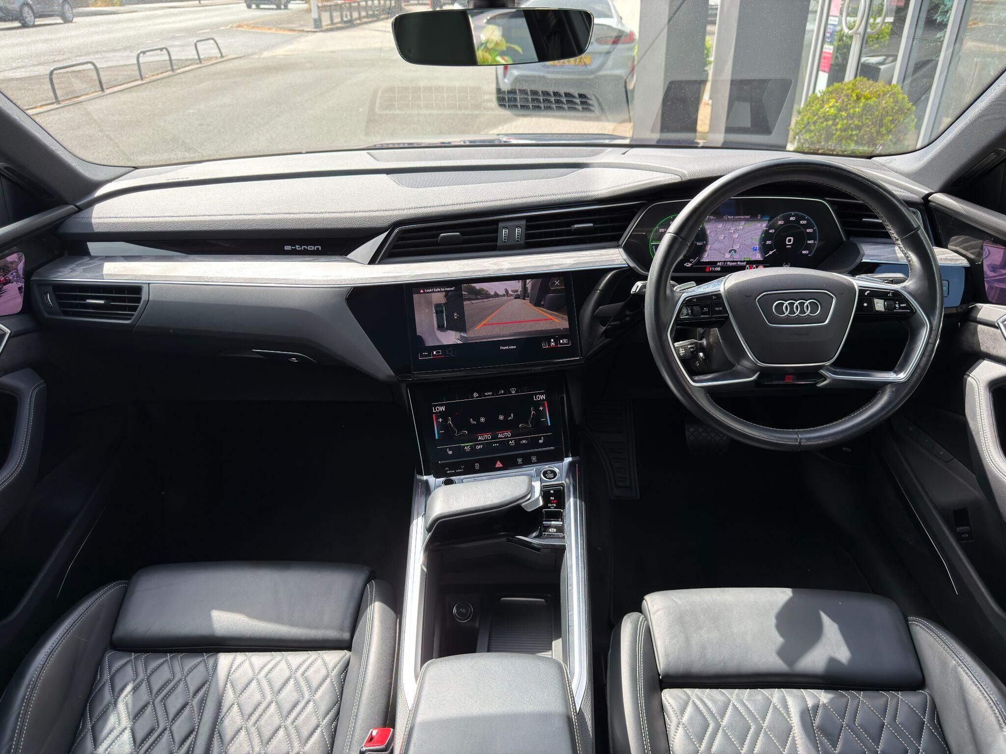 Audi e-tron e-tron Gallery Image