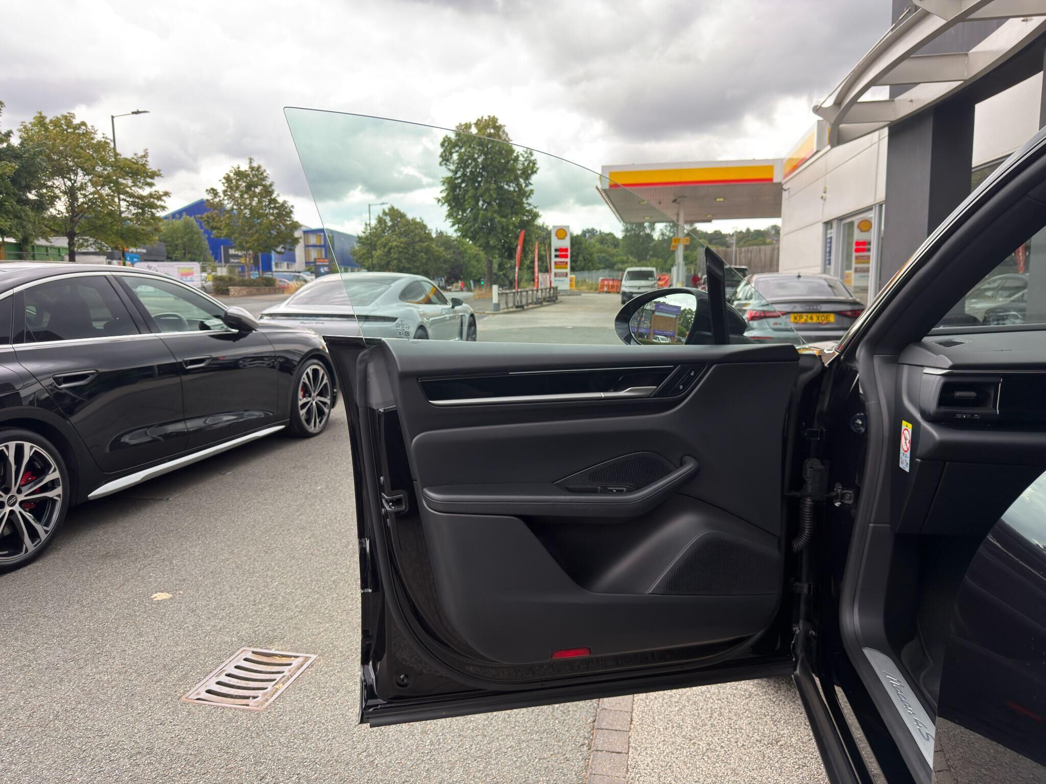 Porsche Macan Macan Gallery Image