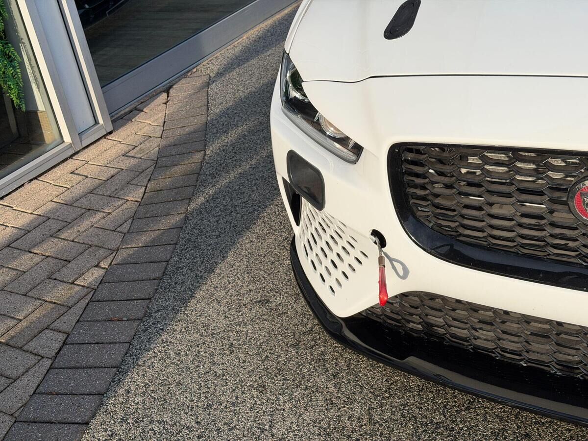 Jaguar XE XE Gallery Image