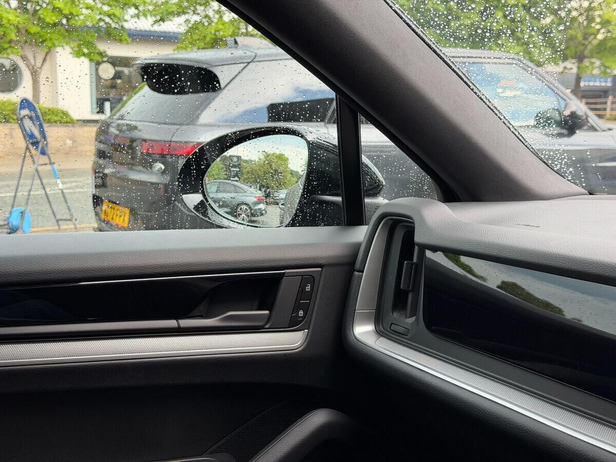 Porsche Cayenne Cayenne Gallery Image