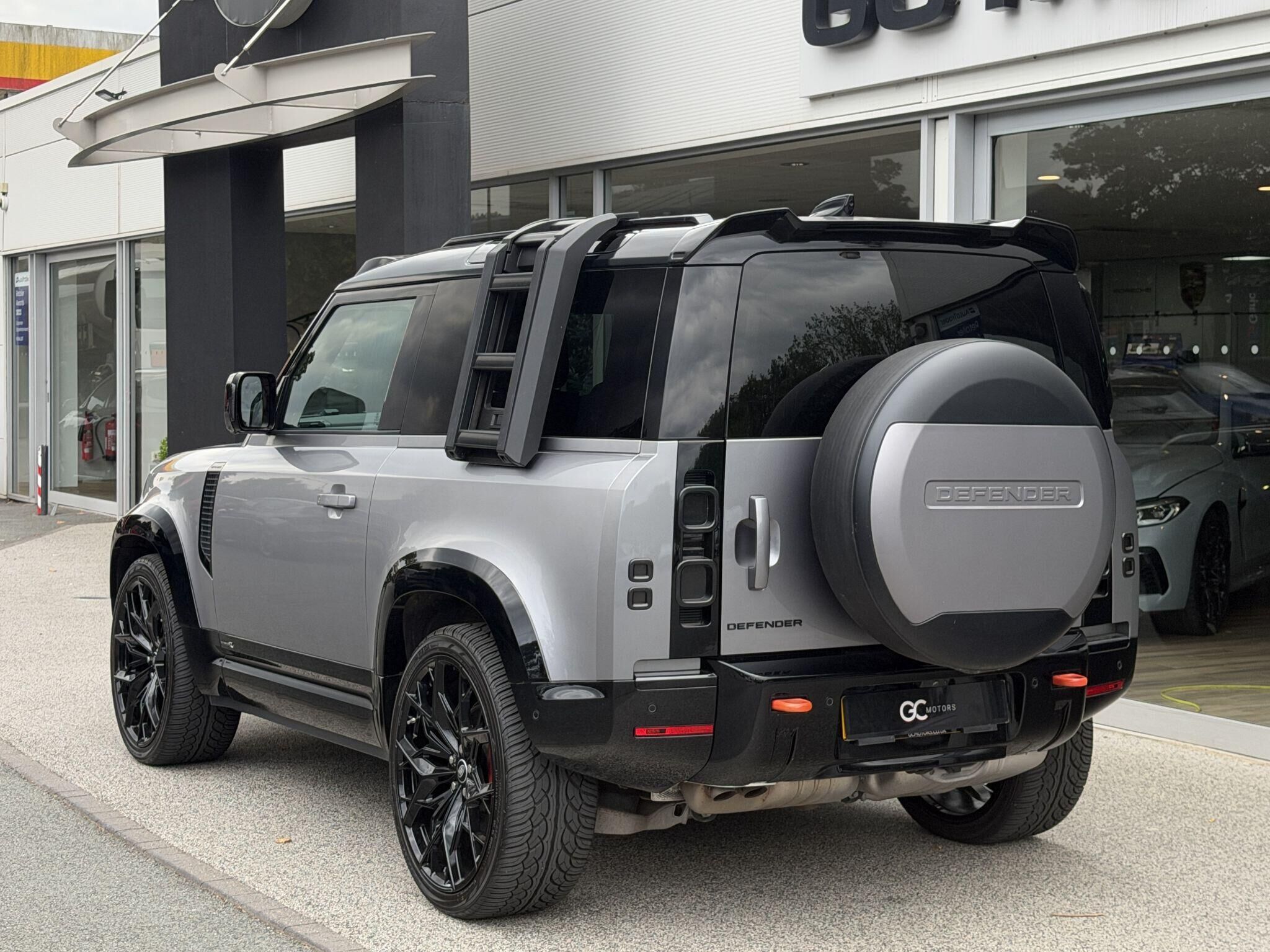 Land Rover Defender 90 Defender 90 Gallery Image