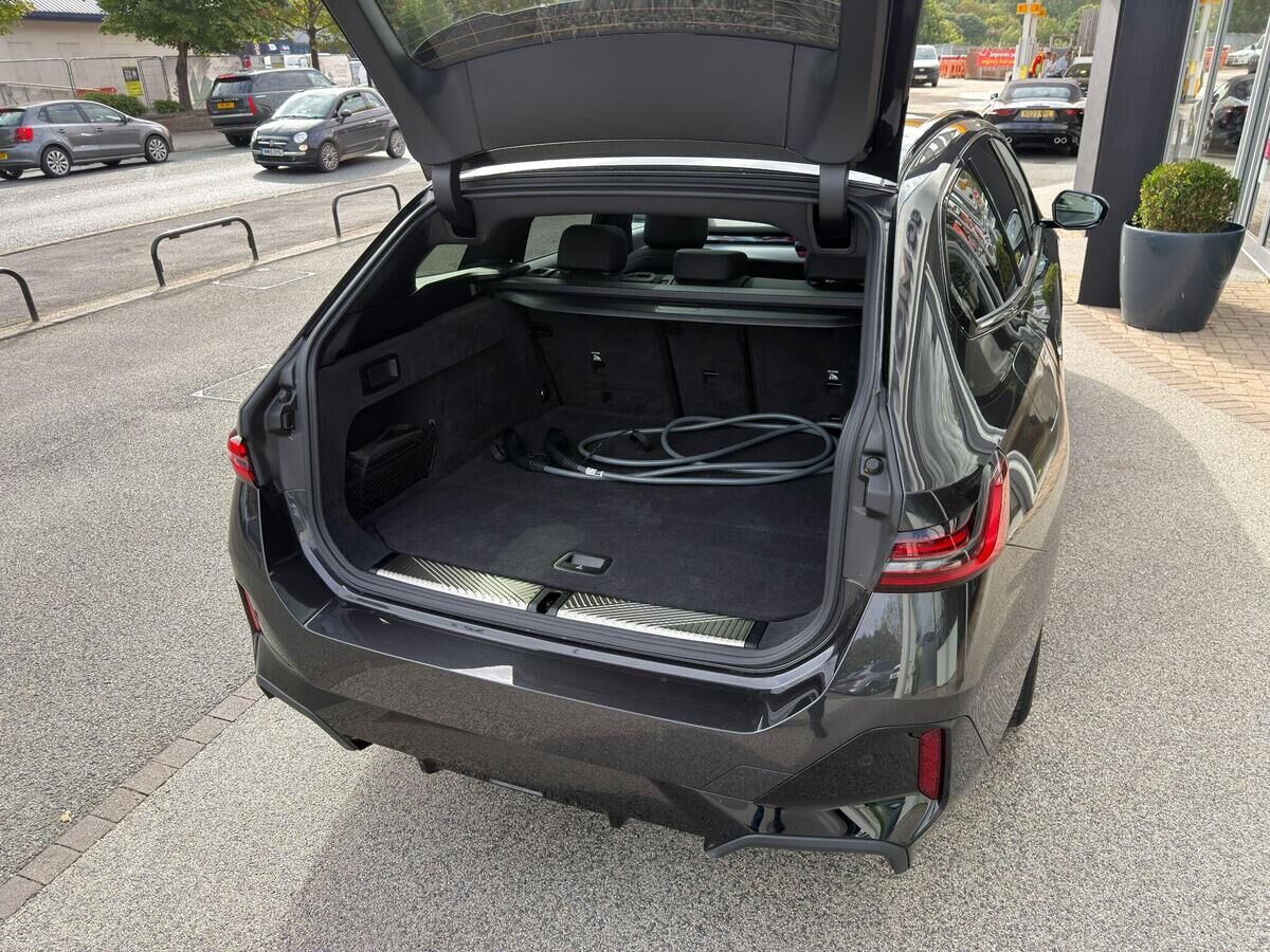 BMW i5 i5 Gallery Image