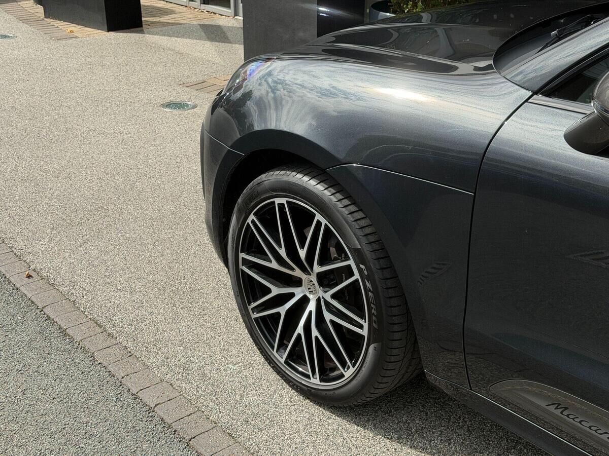 Porsche Macan Macan Gallery Image
