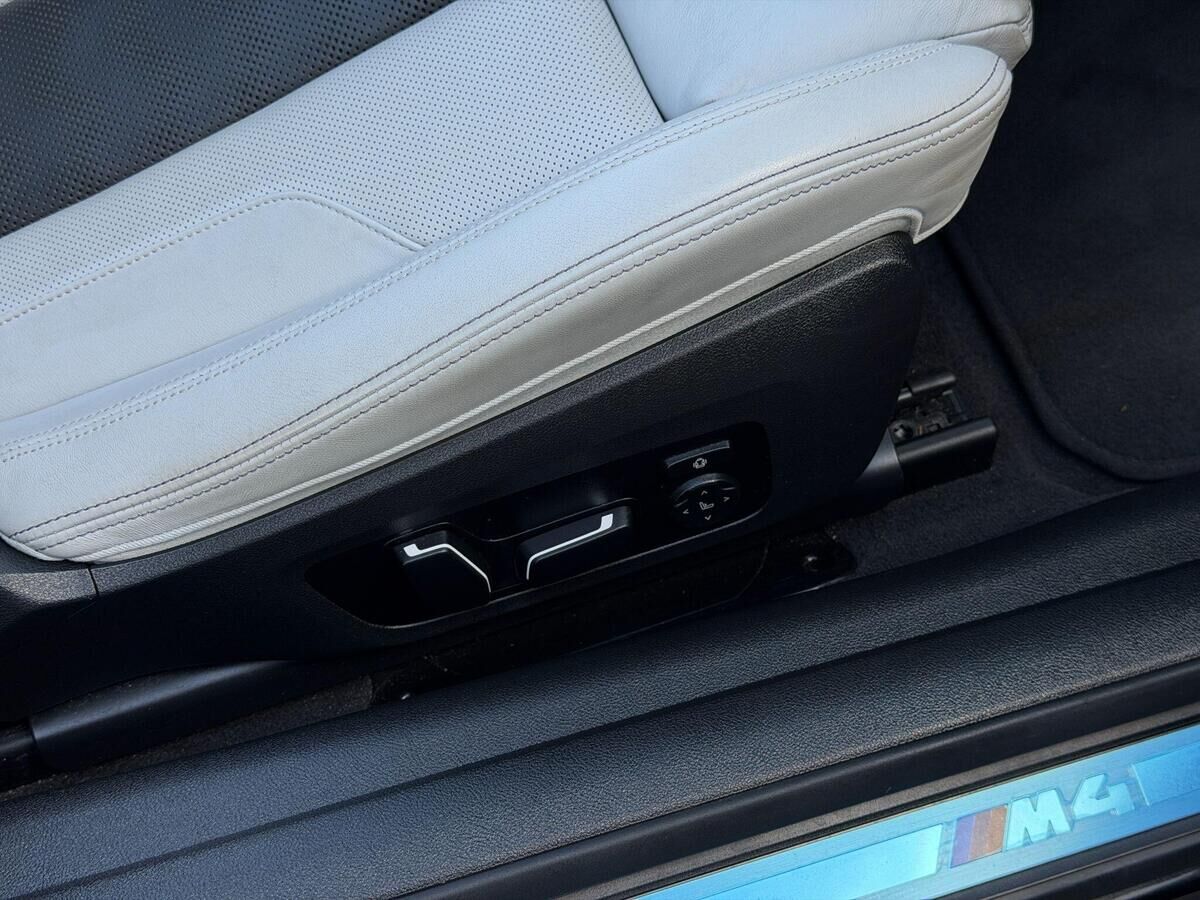 BMW M4 M4 Gallery Image