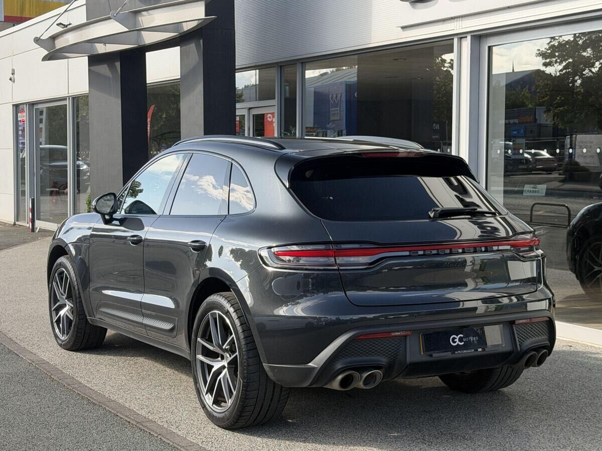 Porsche Macan Macan Gallery Image