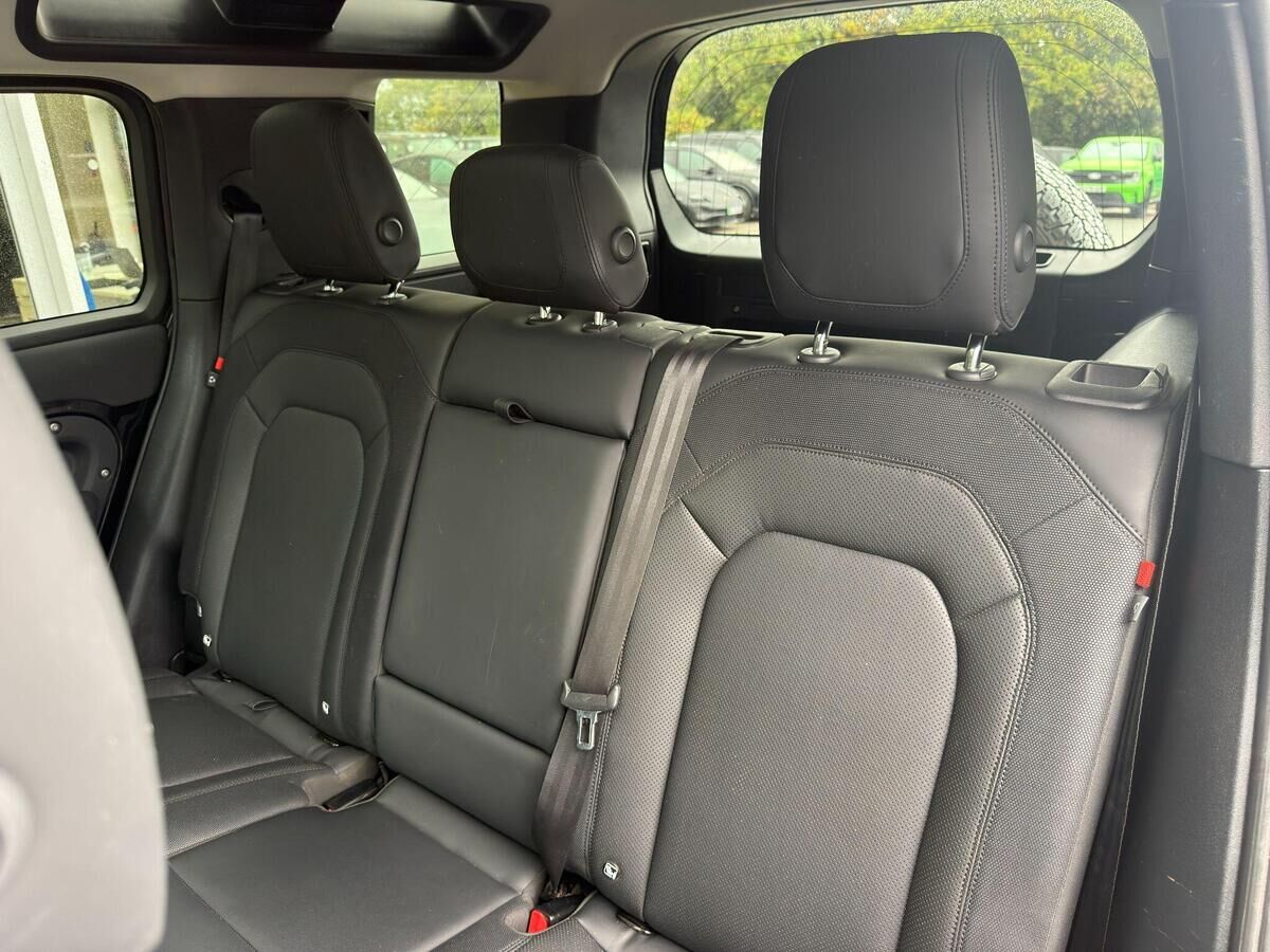 Land Rover Defender 110 Defender 110 Gallery Image