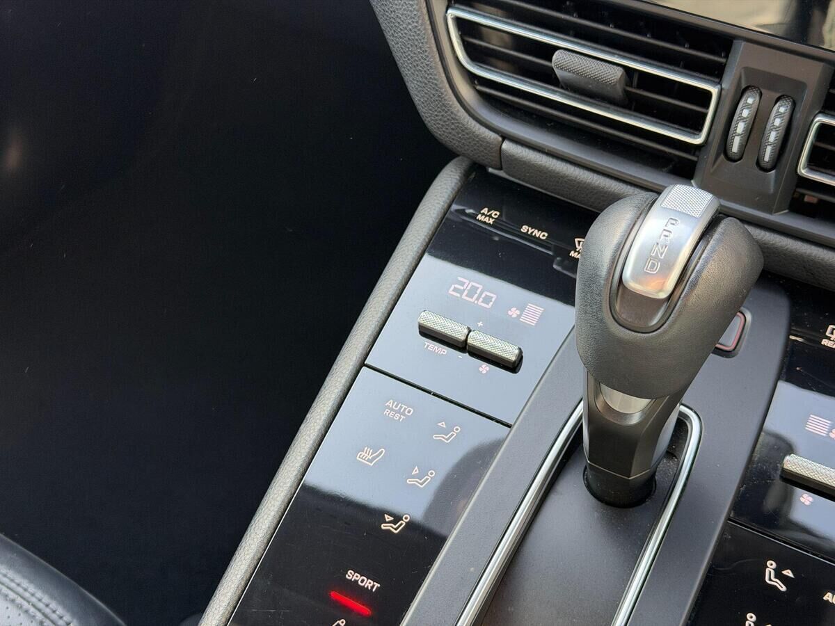 Porsche Macan Macan Gallery Image