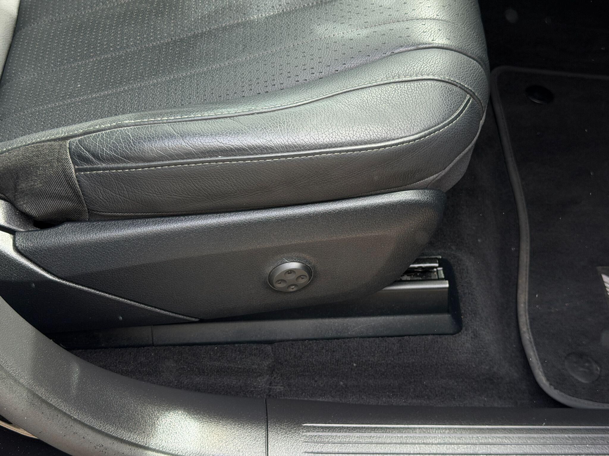 Mercedes-Benz EQE EQE Gallery Image