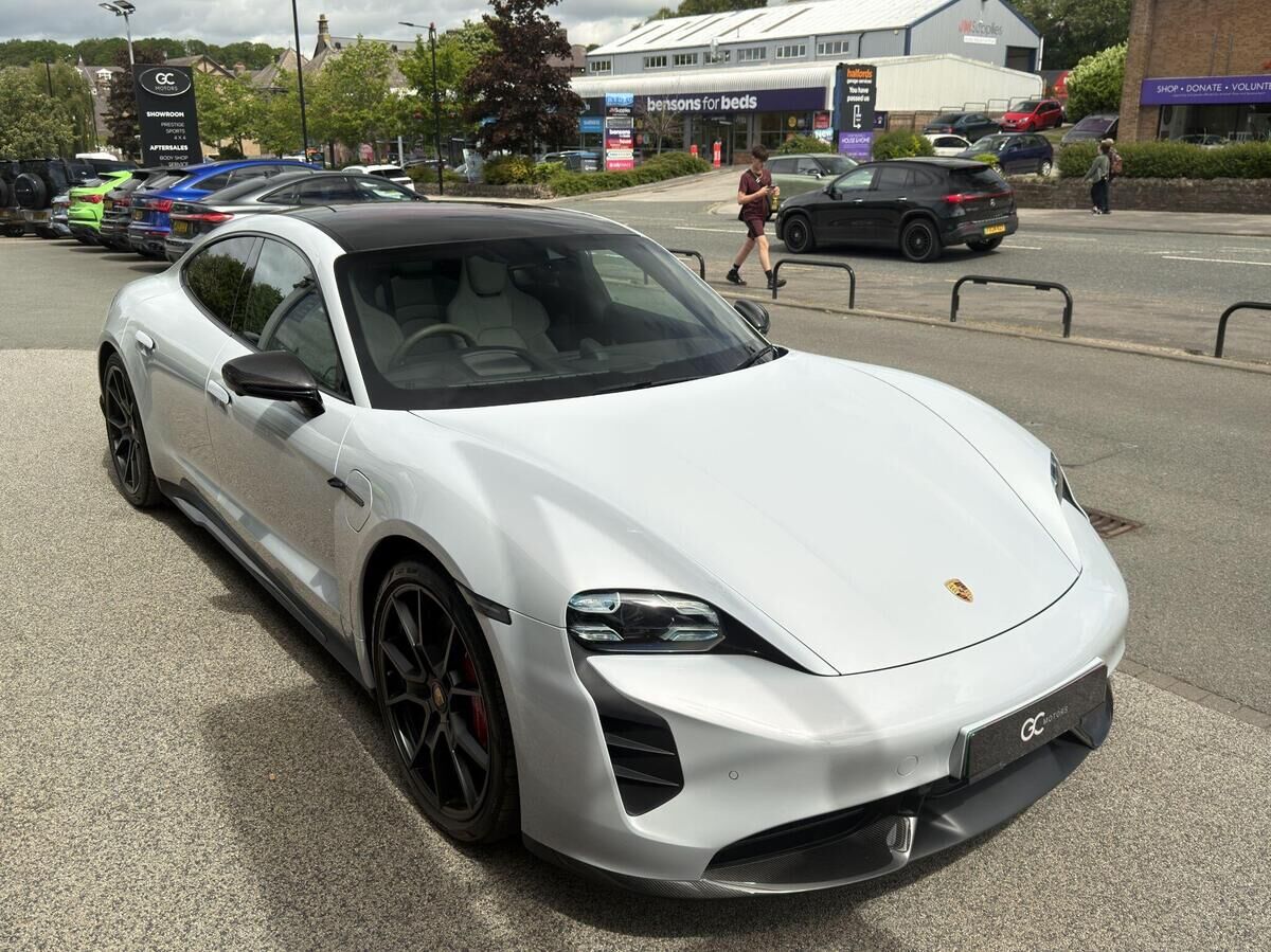 Porsche Taycan Taycan Gallery Image