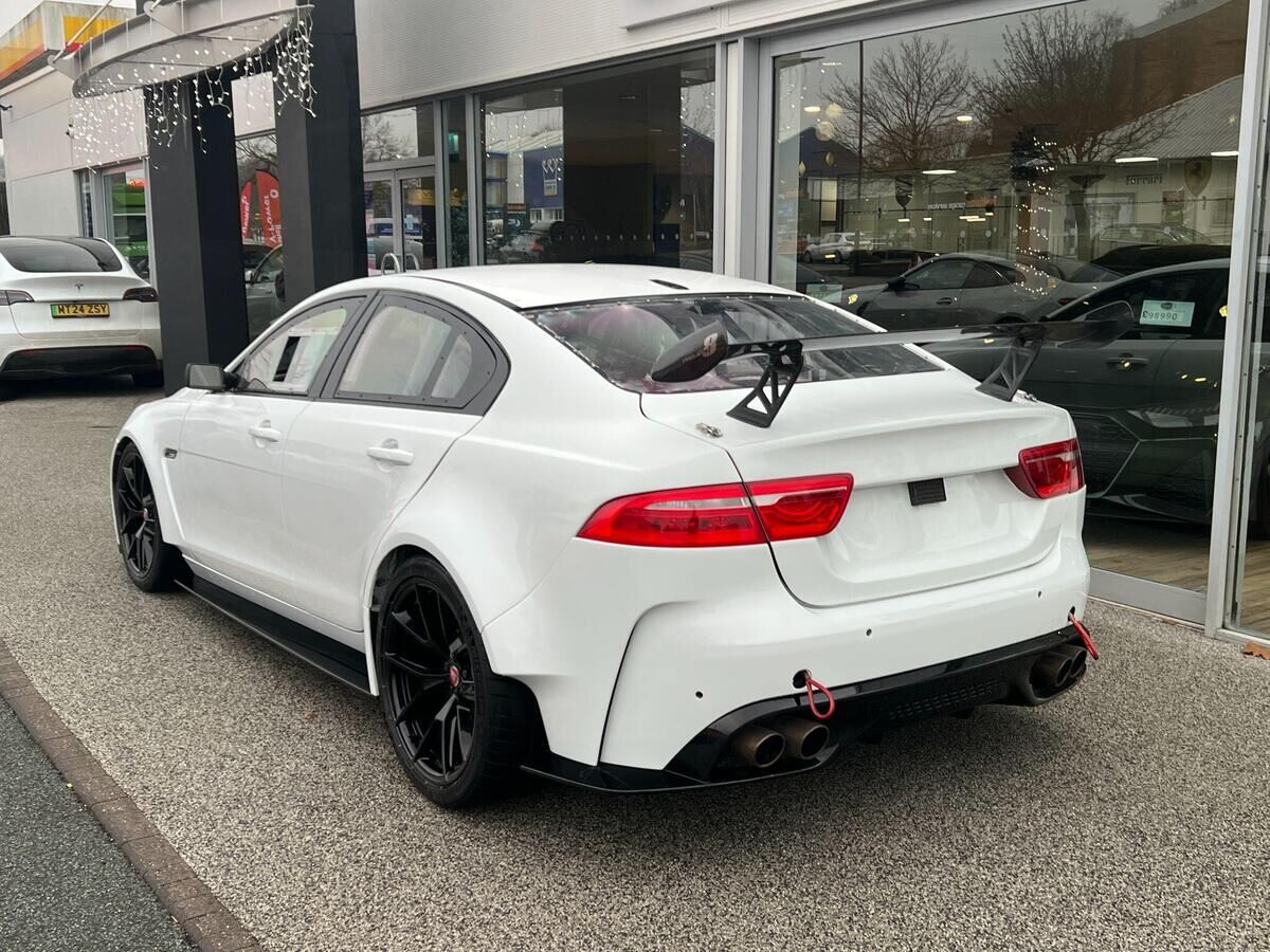 Jaguar XE XE Gallery Image