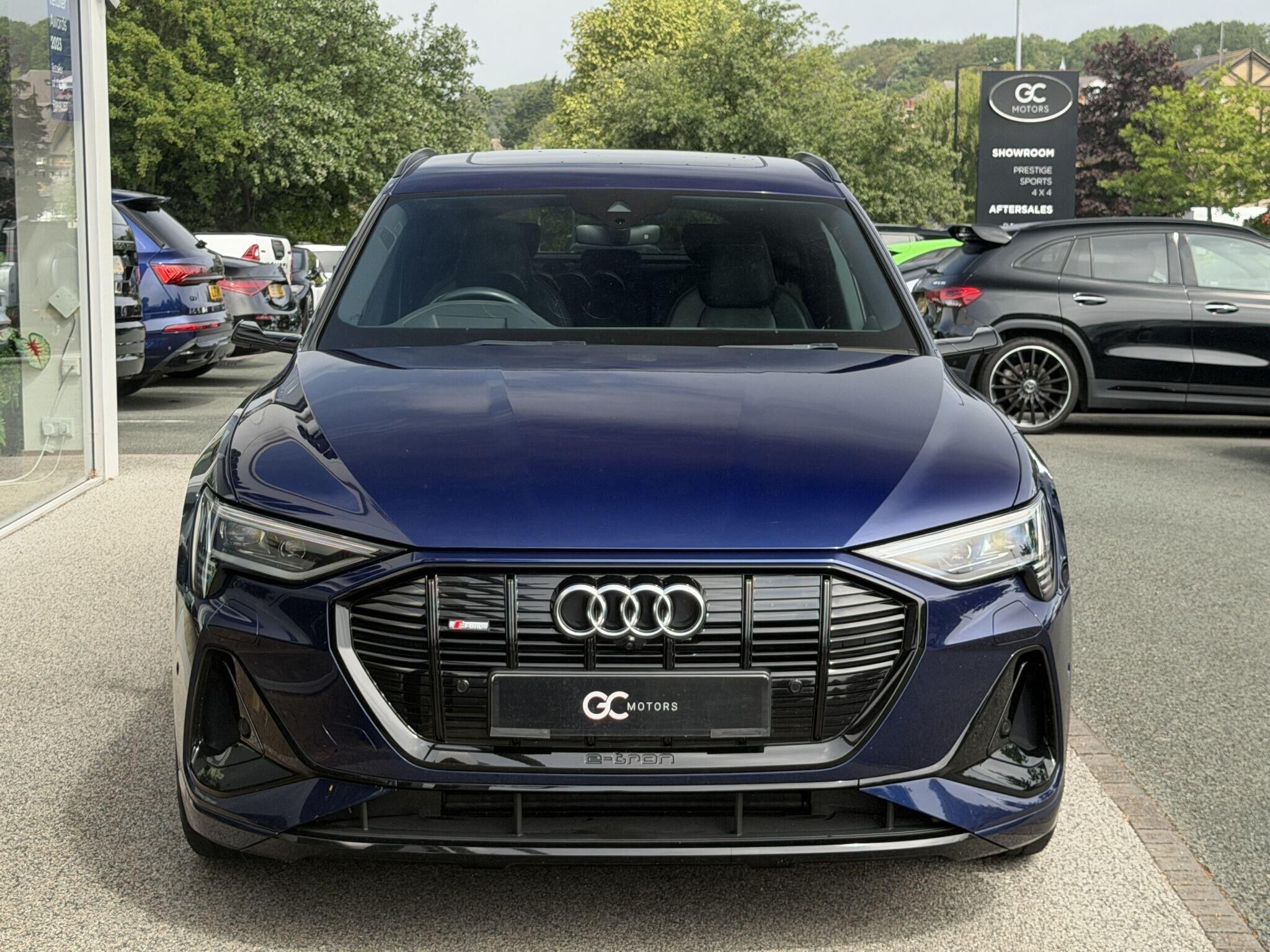 Audi e-tron e-tron Gallery Image