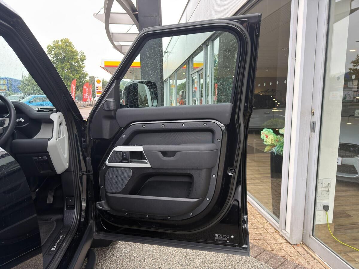 Land Rover Defender 110 Defender 110 Gallery Image