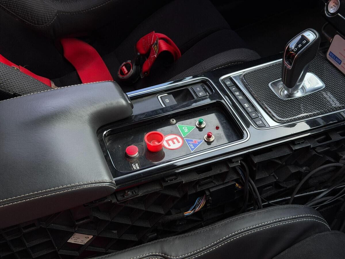 Jaguar XE XE Gallery Image