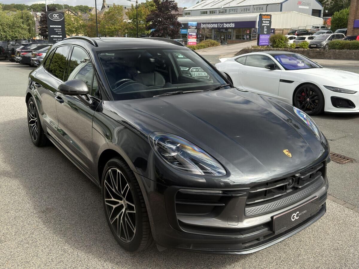 Porsche Macan Macan Gallery Image