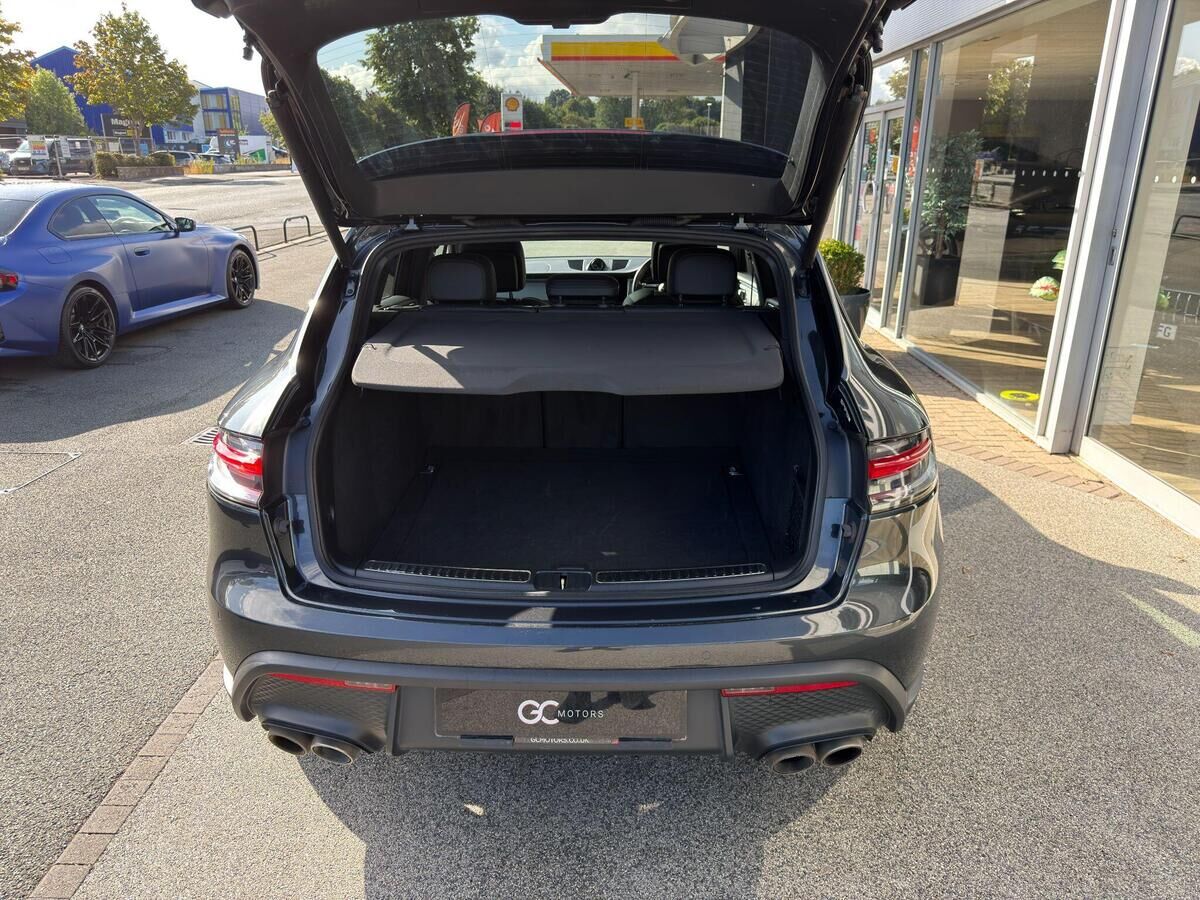 Porsche Macan Macan Gallery Image