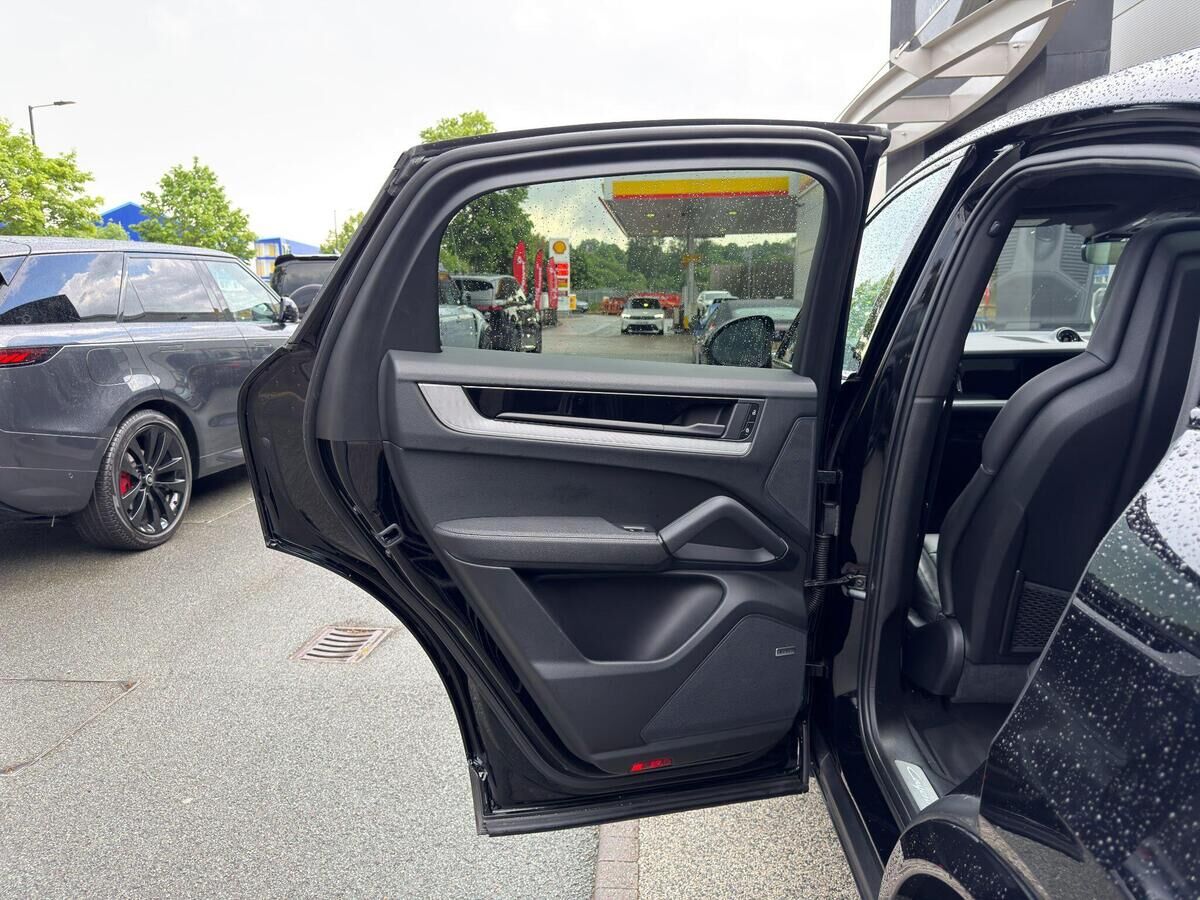 Porsche Cayenne Cayenne Gallery Image